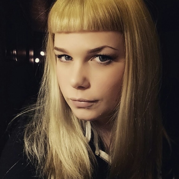 Meet your Posher, Brooke - Picture 1 of 1